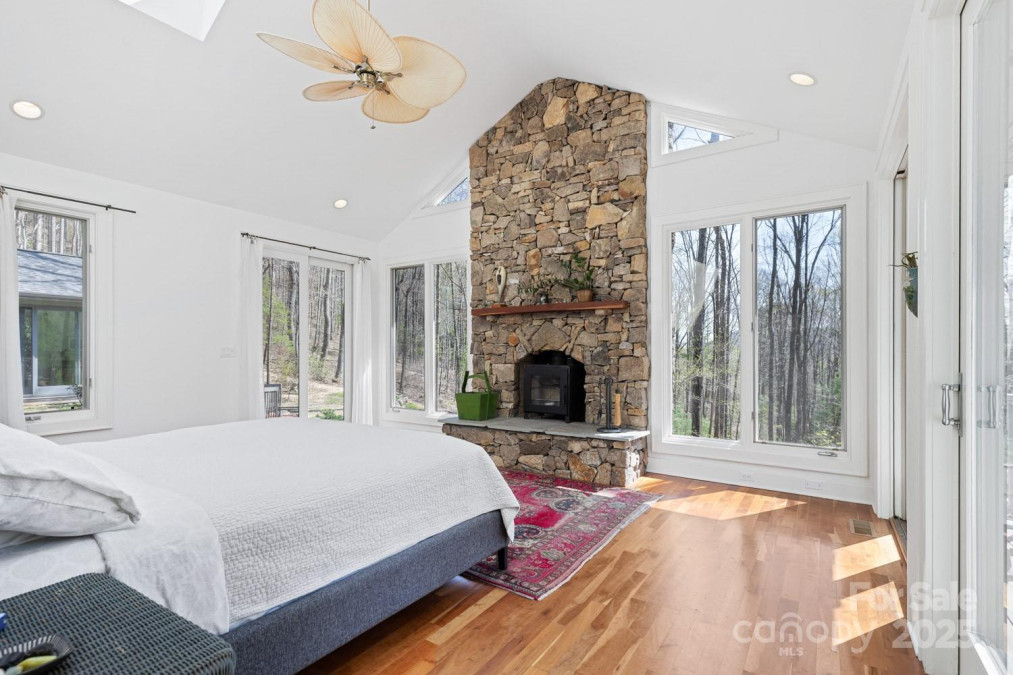 425 Bull Creek Rd Asheville, NC 28805