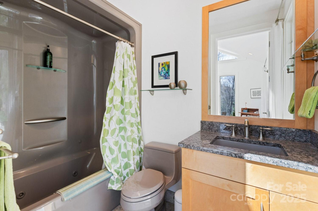 425 Bull Creek Rd Asheville, NC 28805
