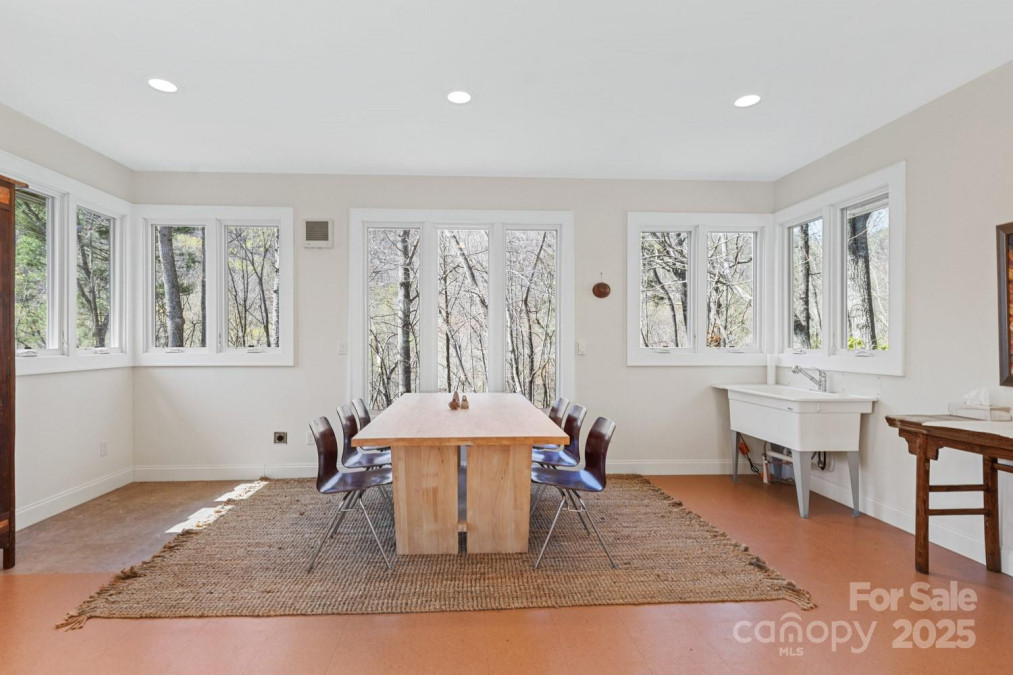 425 Bull Creek Rd Asheville, NC 28805