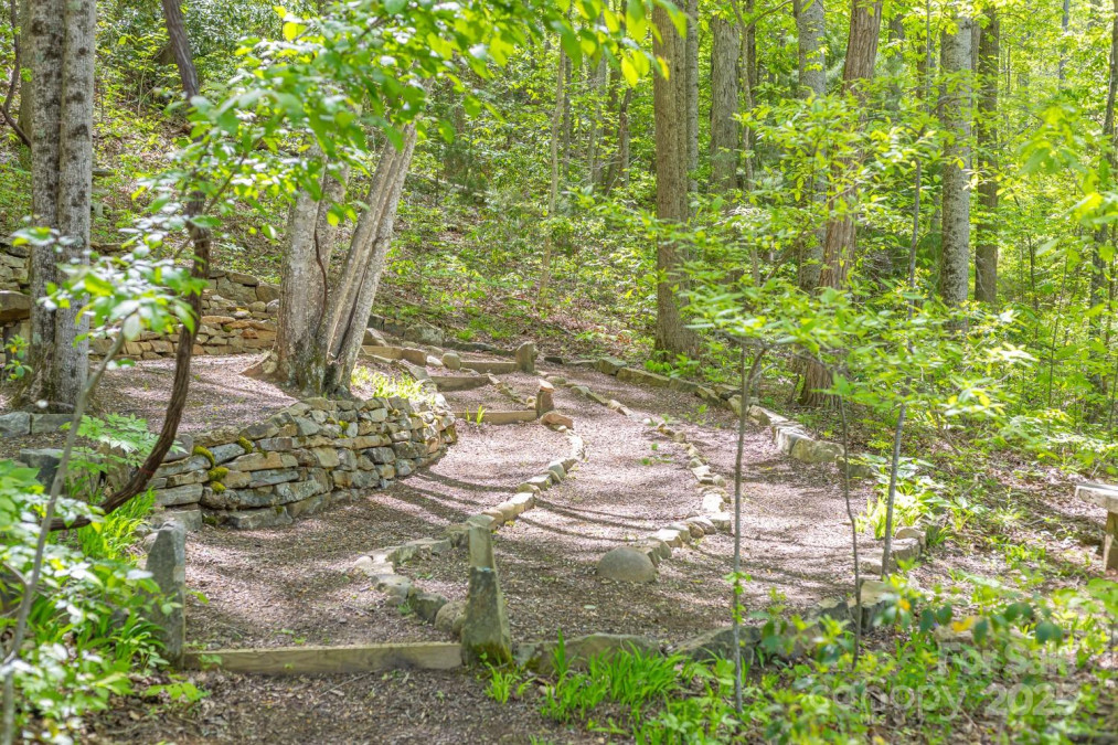 425 Bull Creek Rd Asheville, NC 28805