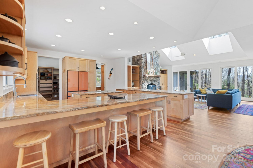 425 Bull Creek Rd Asheville, NC 28805