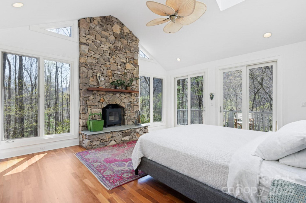 425 Bull Creek Rd Asheville, NC 28805