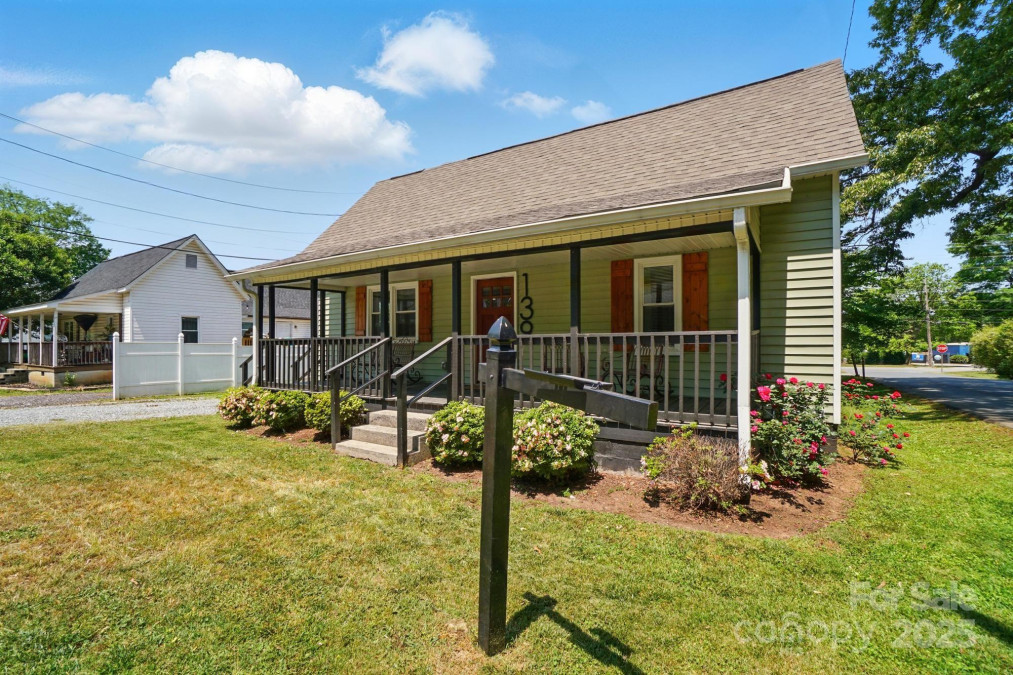 139 5th St Huntersville, NC 28078