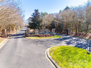 8239 Victoria Lake Dr Waxhaw, NC 28173