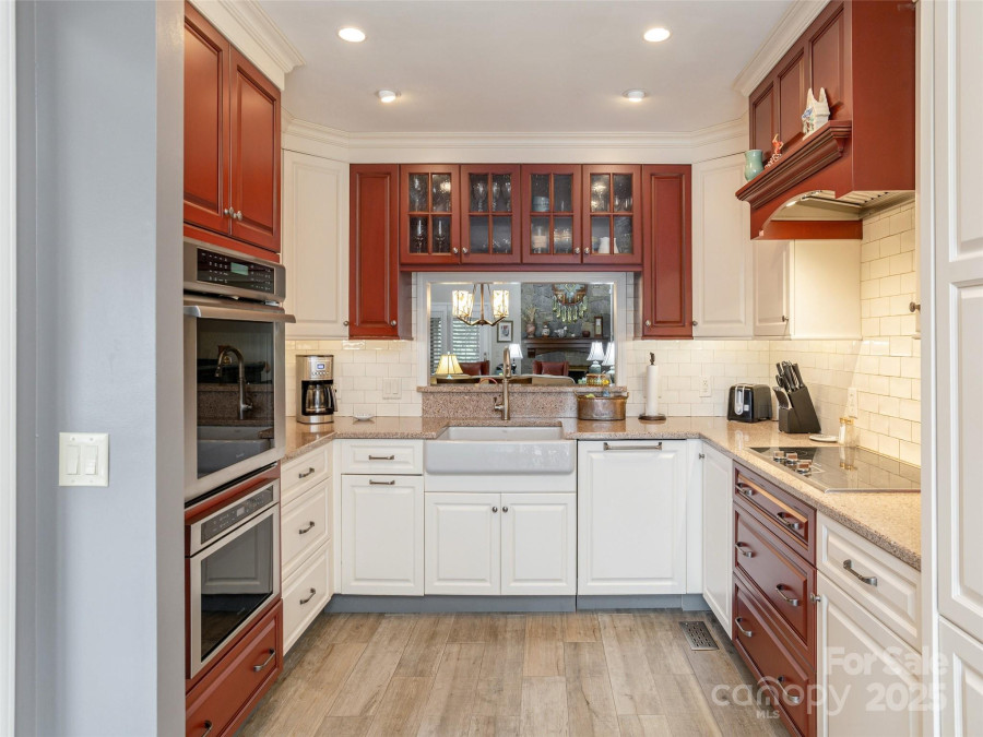 203 Wild Oak Ln Hendersonville, NC 28791