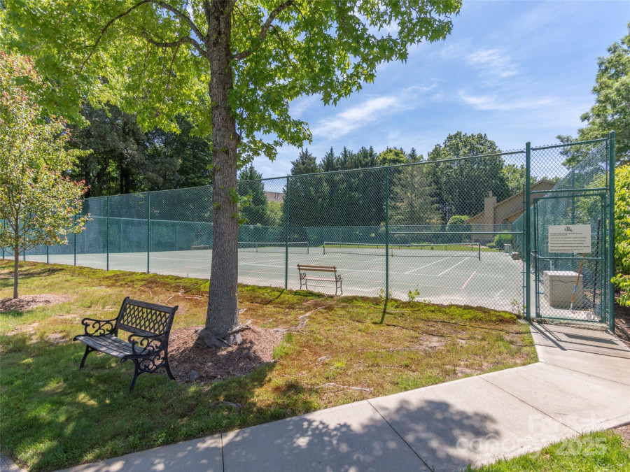 203 Wild Oak Ln Hendersonville, NC 28791