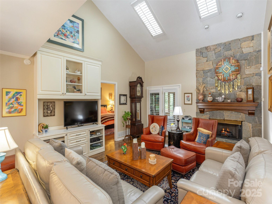 203 Wild Oak Ln Hendersonville, NC 28791