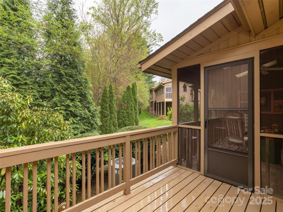 203 Wild Oak Ln Hendersonville, NC 28791