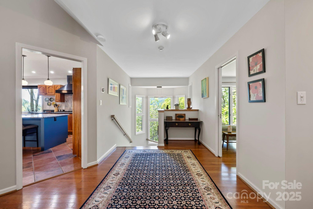 605 Upper Sondley Dr Asheville, NC 28805