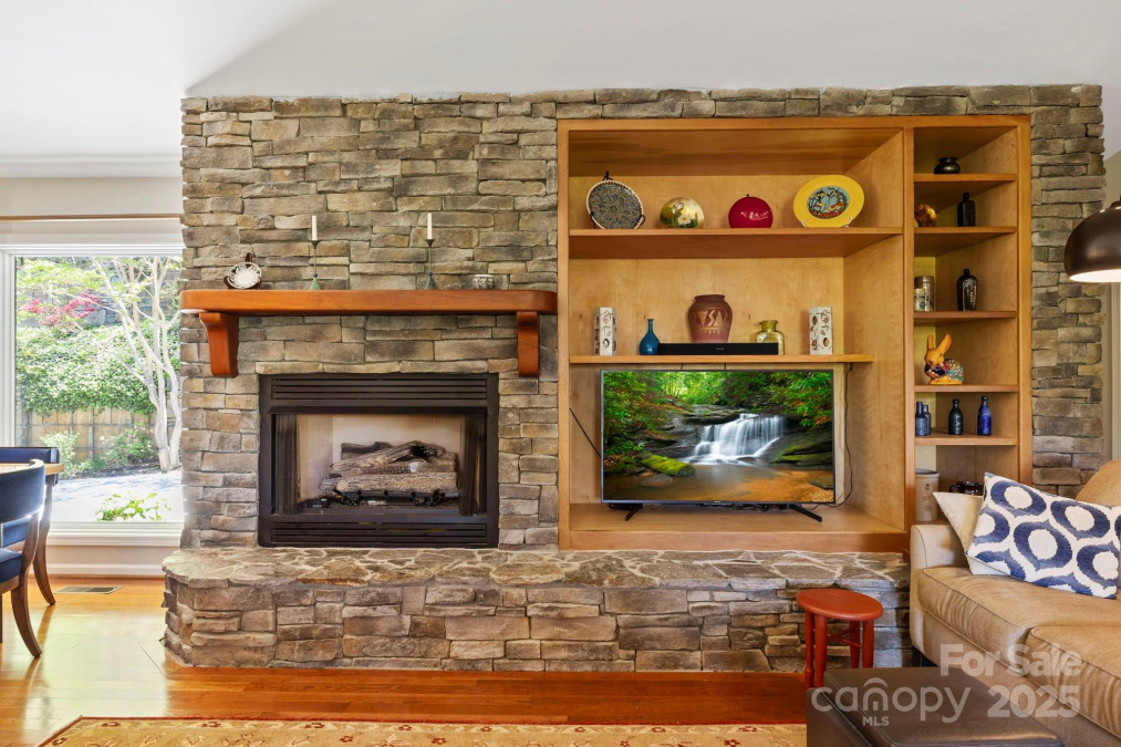 605 Upper Sondley Dr Asheville, NC 28805