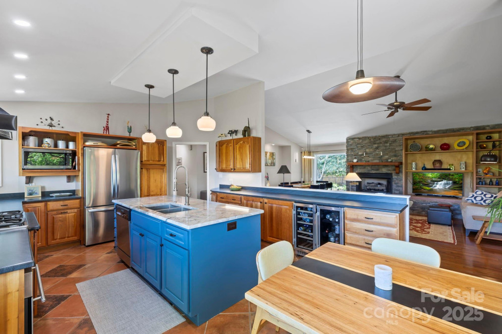 605 Upper Sondley Dr Asheville, NC 28805