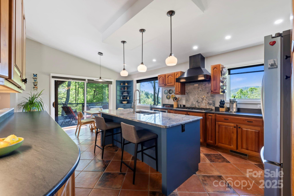 605 Upper Sondley Dr Asheville, NC 28805