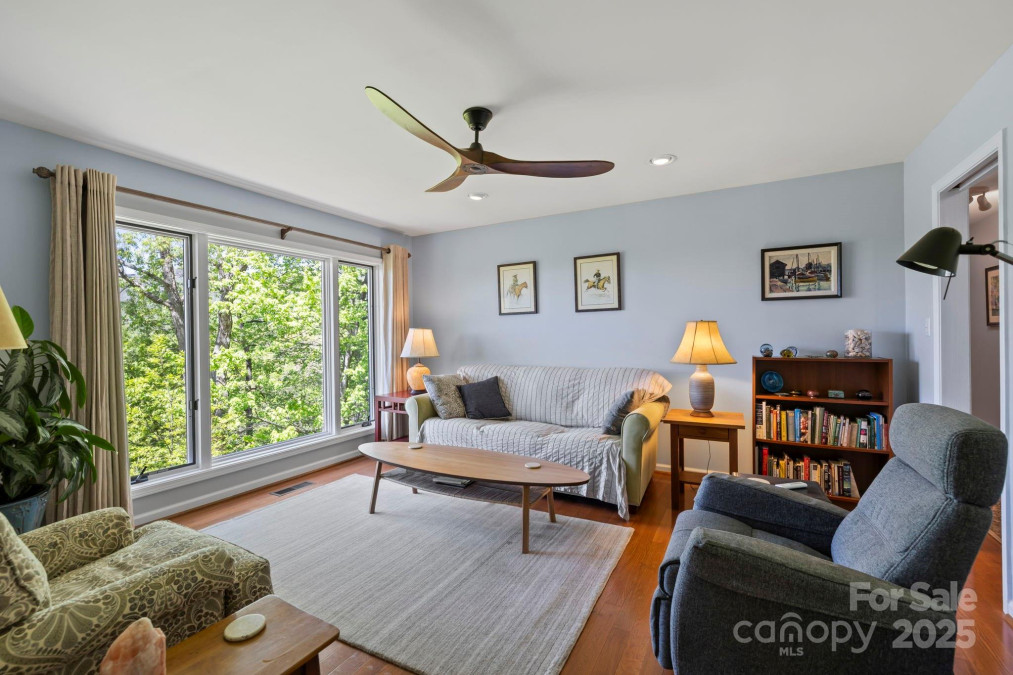 605 Upper Sondley Dr Asheville, NC 28805