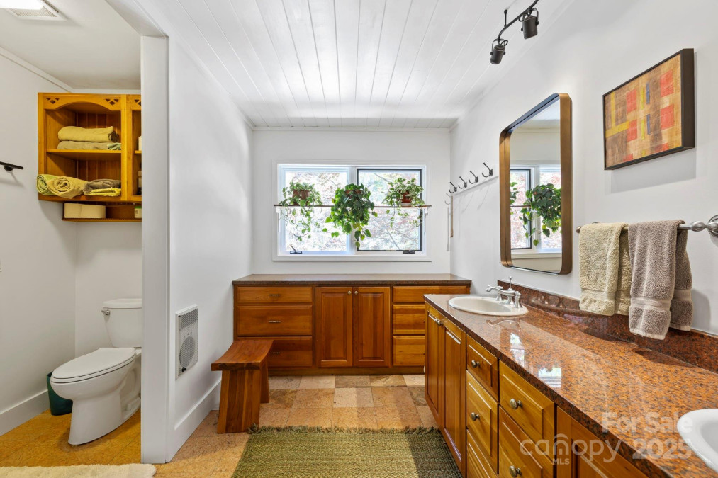 605 Upper Sondley Dr Asheville, NC 28805