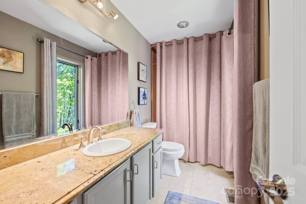 605 Upper Sondley Dr Asheville, NC 28805