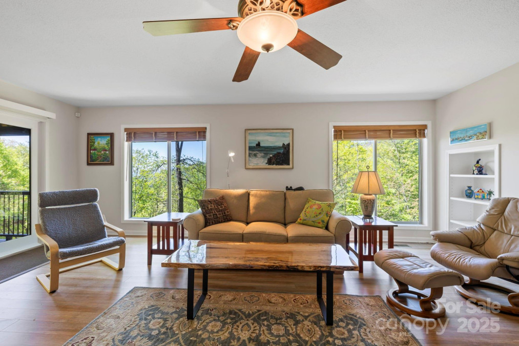605 Upper Sondley Dr Asheville, NC 28805