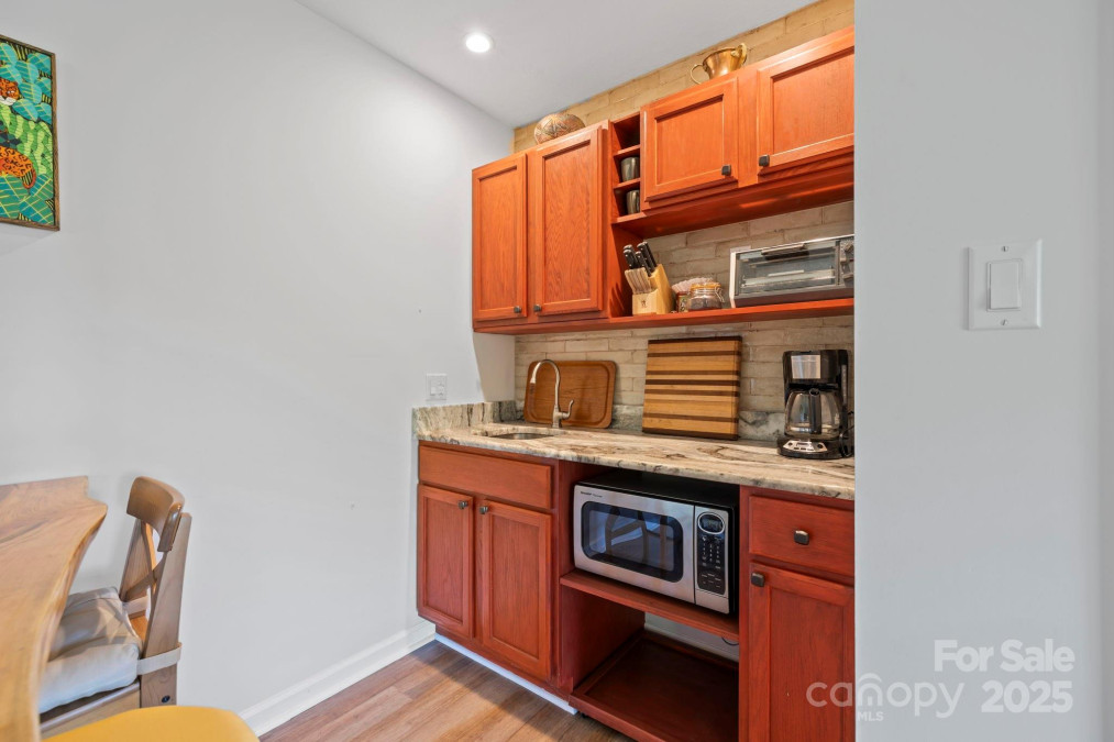 605 Upper Sondley Dr Asheville, NC 28805