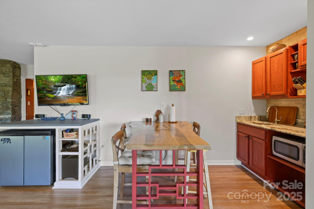 605 Upper Sondley Dr Asheville, NC 28805