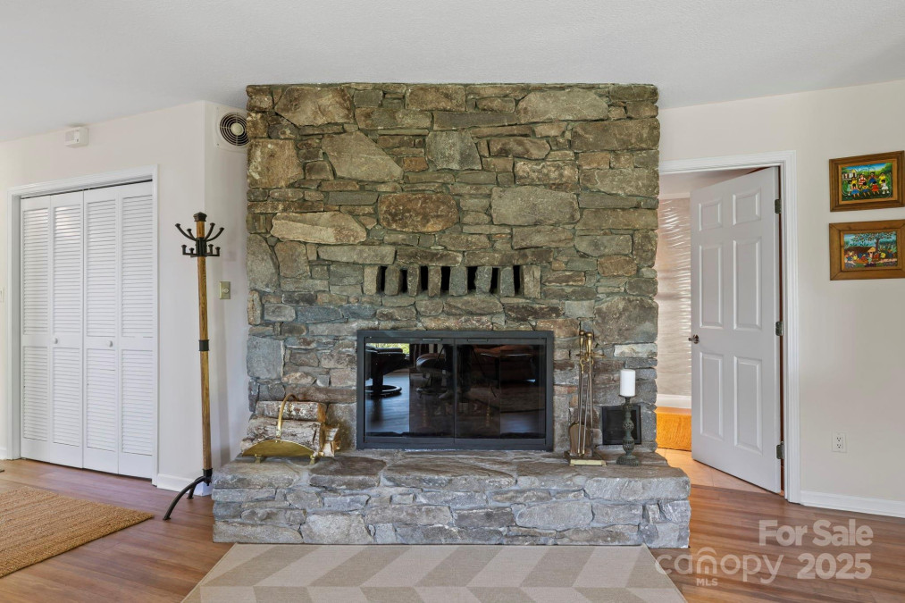 605 Upper Sondley Dr Asheville, NC 28805