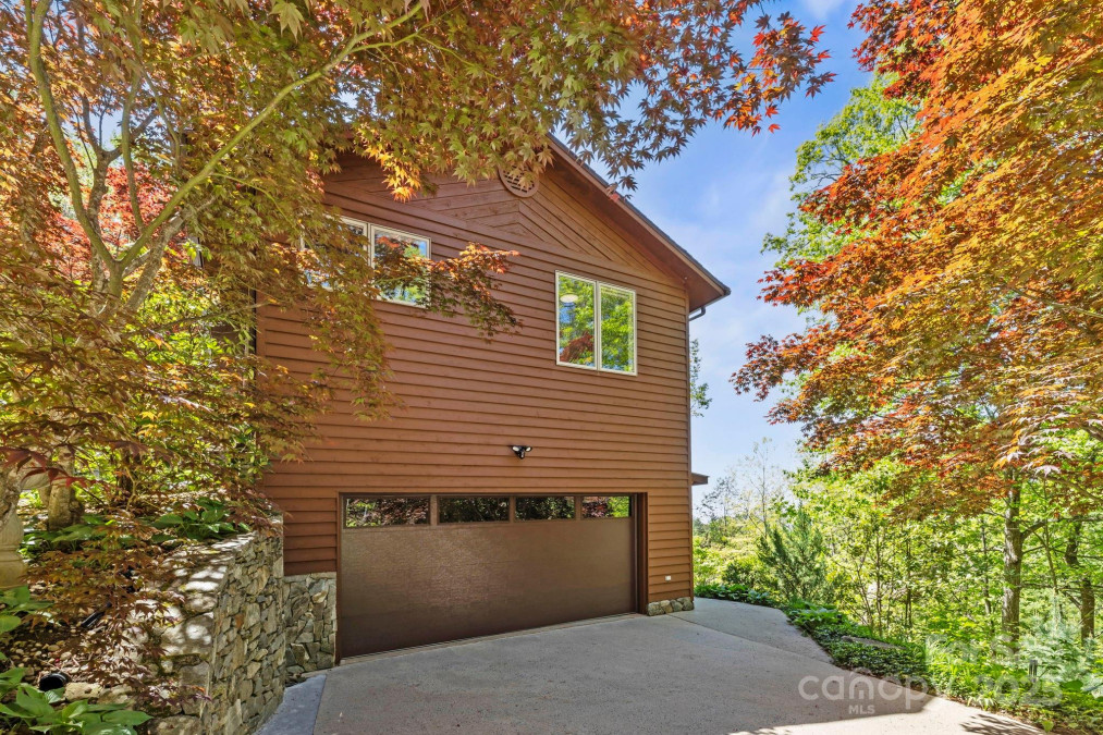 605 Upper Sondley Dr Asheville, NC 28805