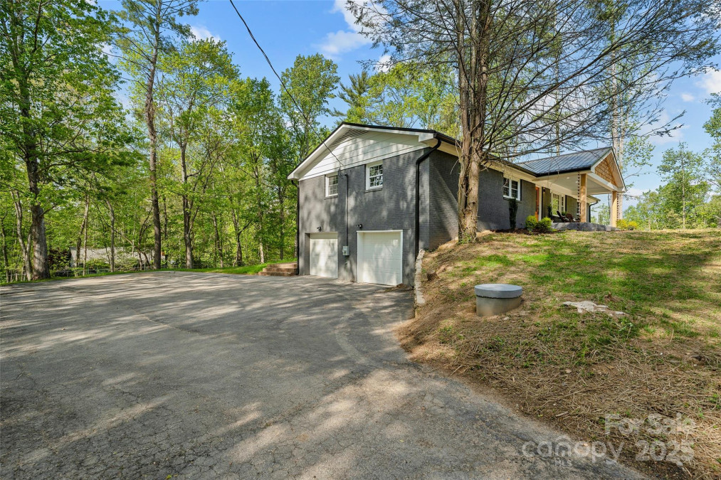 75 White Pine Dr Fletcher, NC 28732