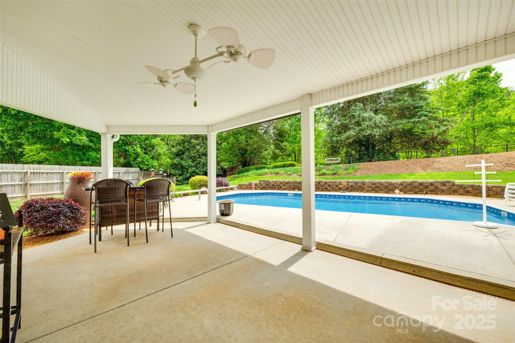 15306 Gower Ct Charlotte, NC 28278
