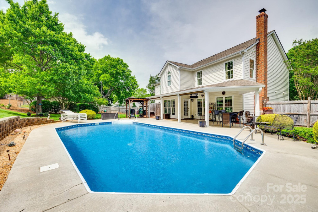 15306 Gower Ct Charlotte, NC 28278