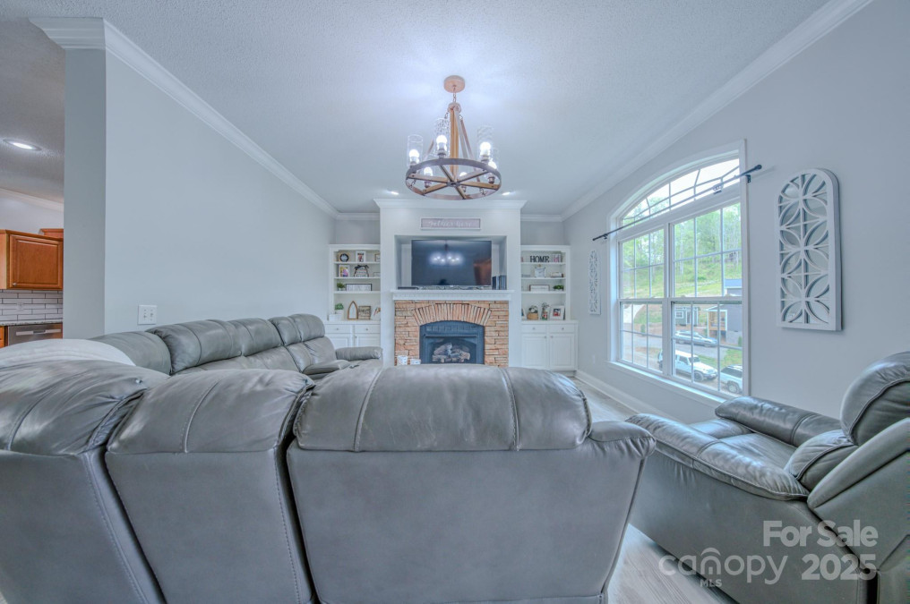 27 Garland Ball Dr Alexander, NC 28701