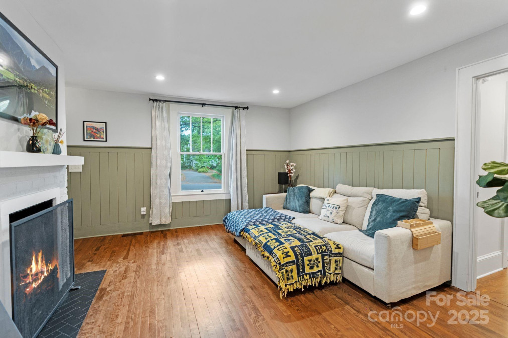 1933 Thurmond Pl Charlotte, NC 28205