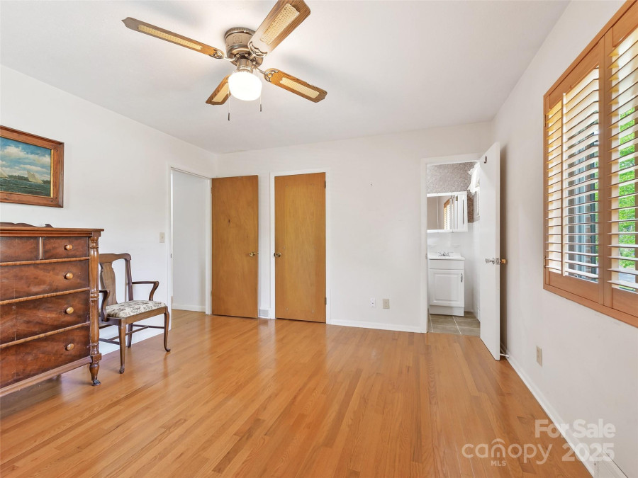 1017 Temon St Hendersonville, NC 28739