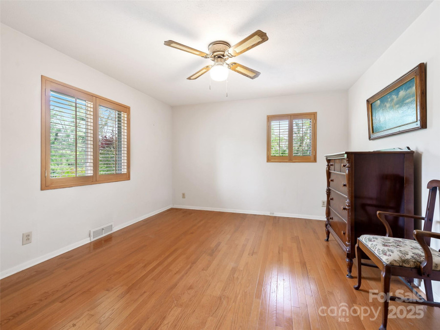 1017 Temon St Hendersonville, NC 28739