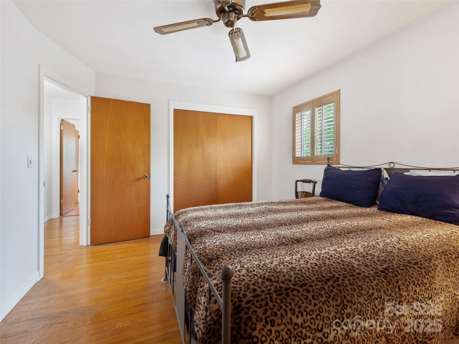 1017 Temon St Hendersonville, NC 28739