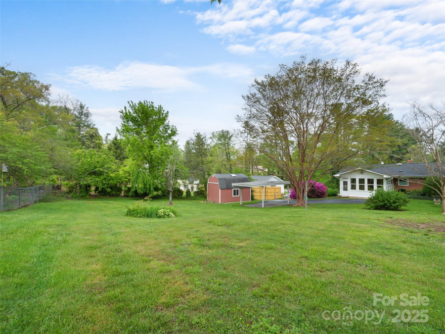 1017 Temon St Hendersonville, NC 28739