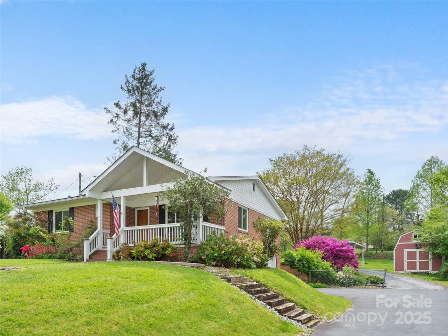 1017 Temon St Hendersonville, NC 28739