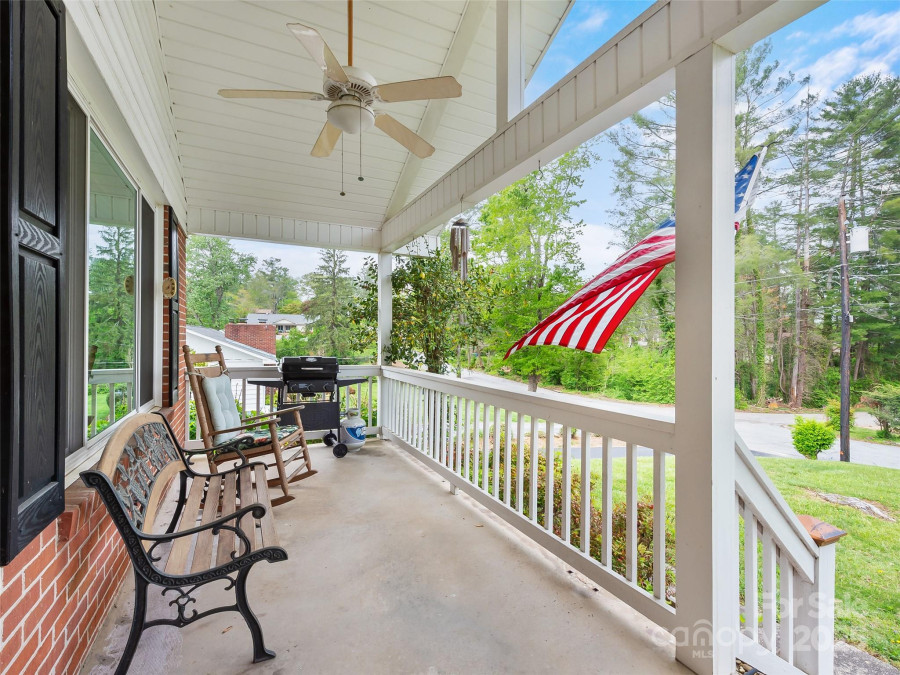1017 Temon St Hendersonville, NC 28739