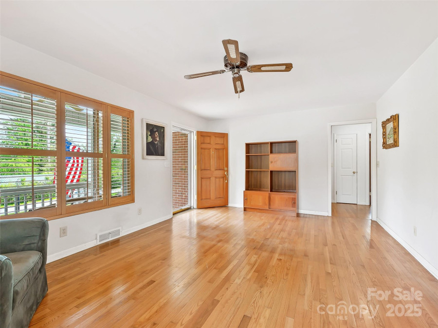 1017 Temon St Hendersonville, NC 28739
