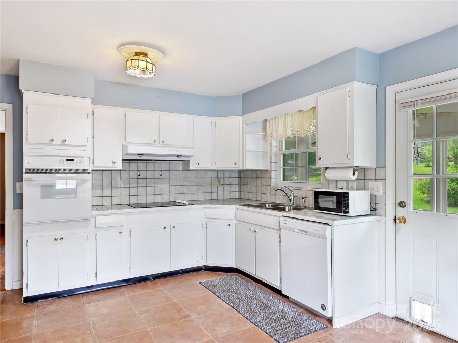 1017 Temon St Hendersonville, NC 28739