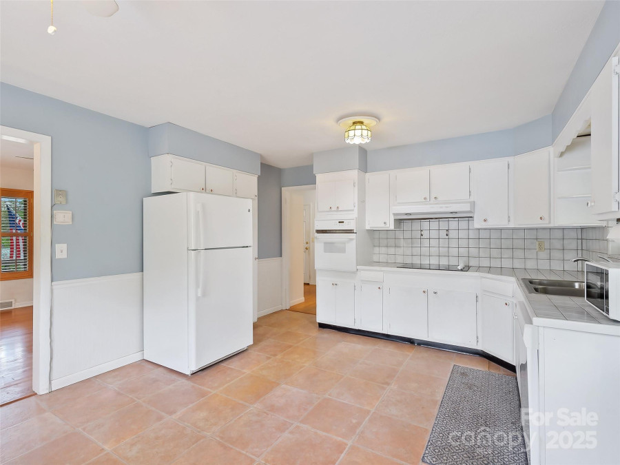1017 Temon St Hendersonville, NC 28739