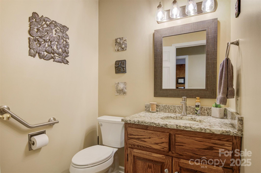 3022 8th Street Ct Hickory, NC 28601