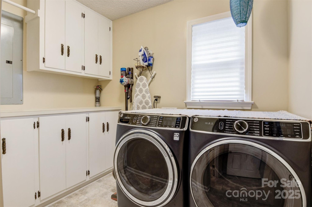 3022 8th Street Ct Hickory, NC 28601
