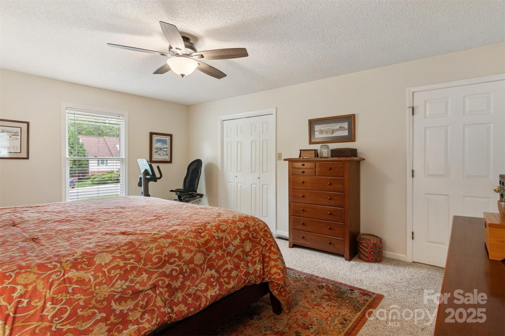3022 8th Street Ct Hickory, NC 28601