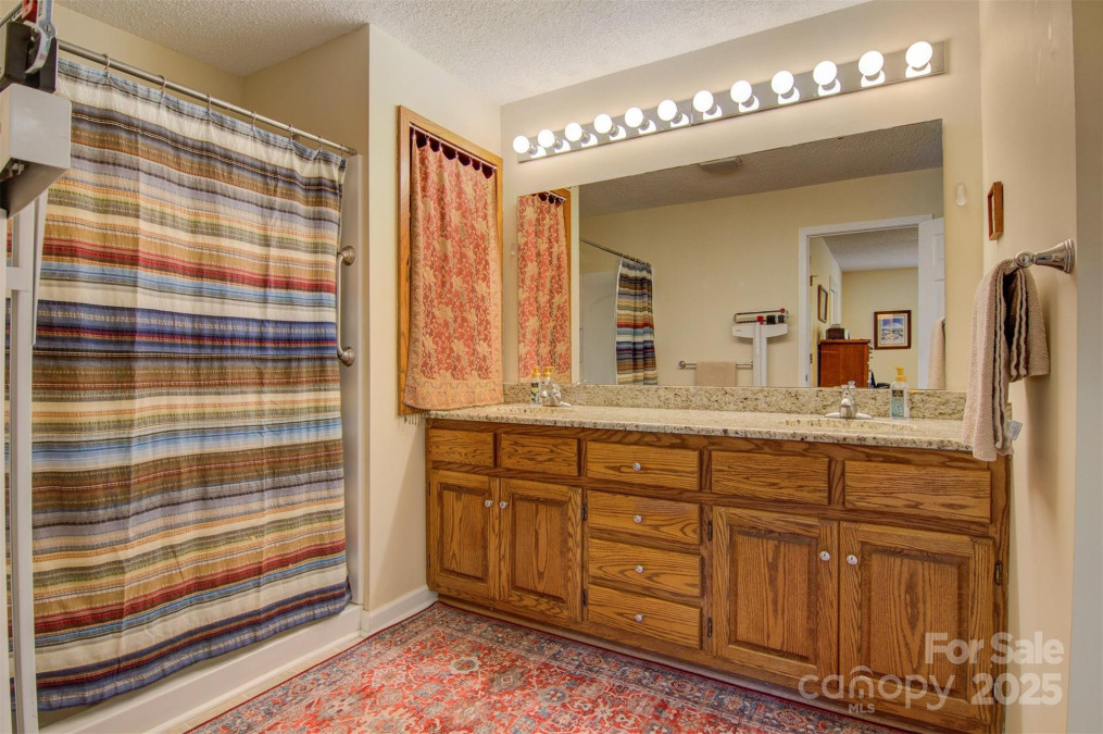 3022 8th Street Ct Hickory, NC 28601