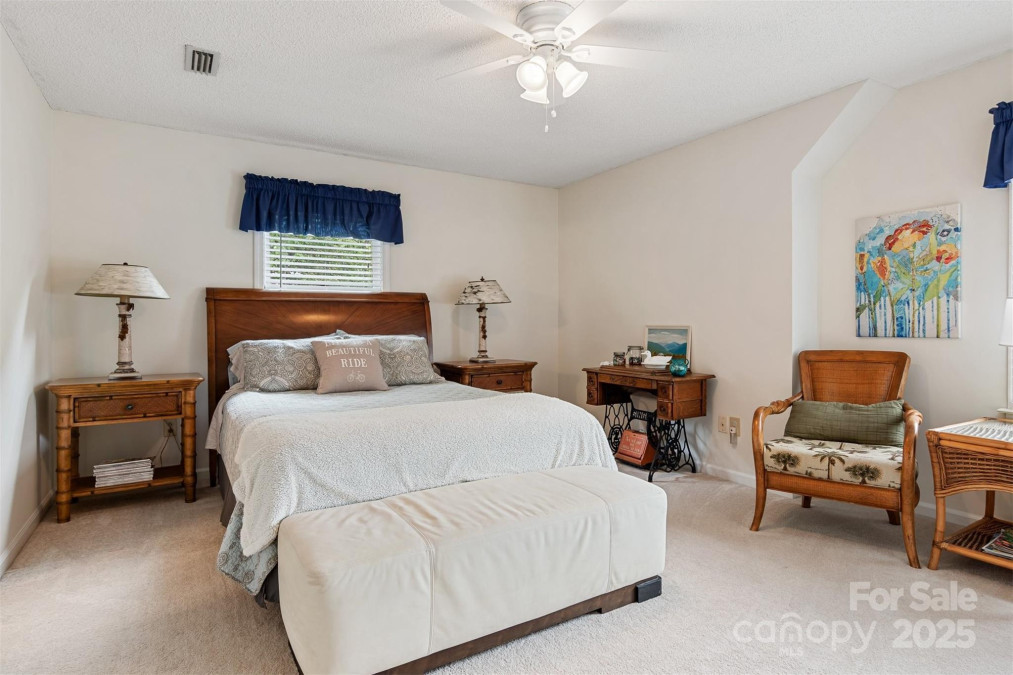 3022 8th Street Ct Hickory, NC 28601
