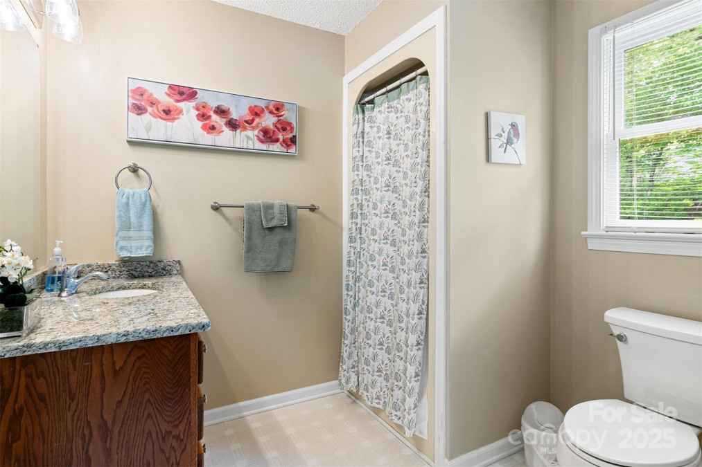 3022 8th Street Ct Hickory, NC 28601