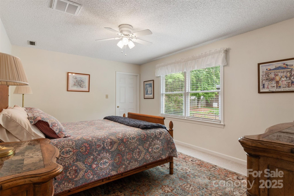 3022 8th Street Ct Hickory, NC 28601
