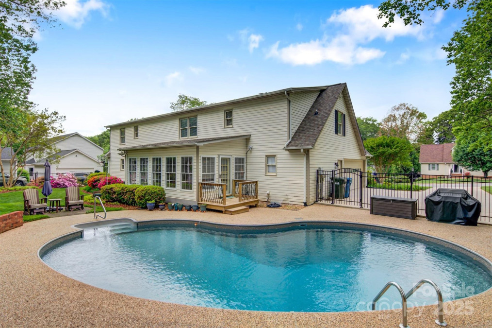 3022 8th Street Ct Hickory, NC 28601