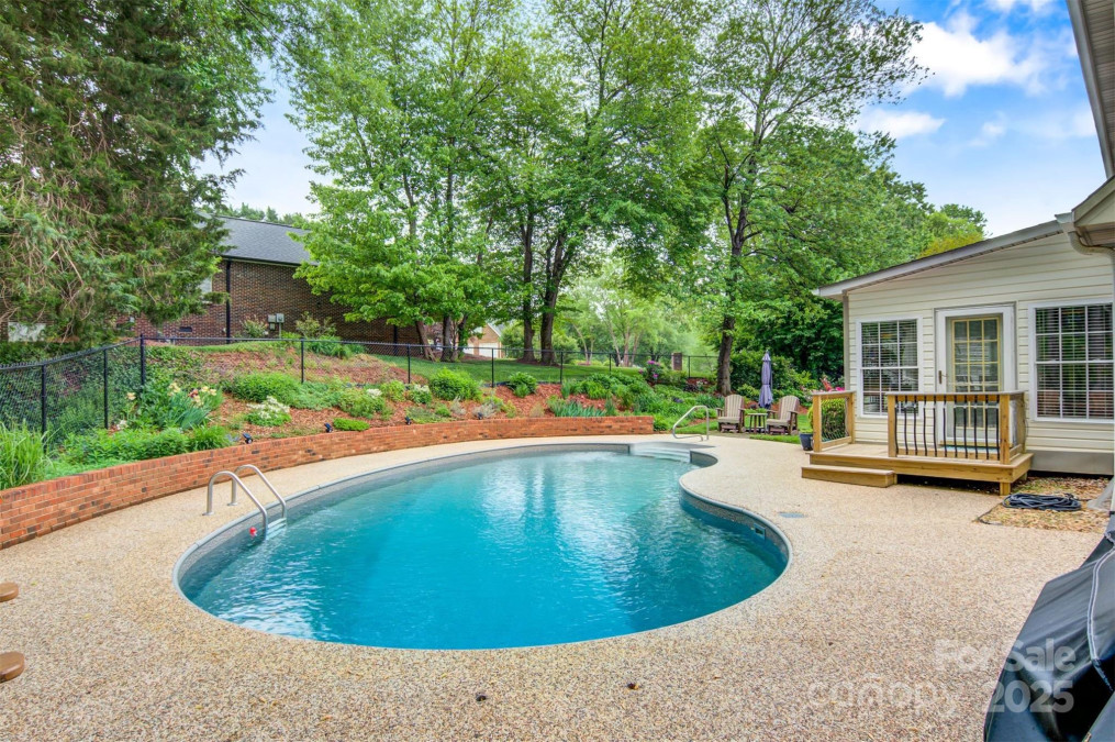 3022 8th Street Ct Hickory, NC 28601