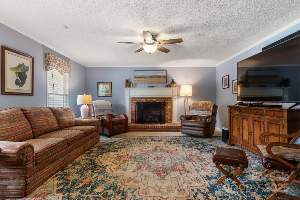 3022 8th Street Ct Hickory, NC 28601