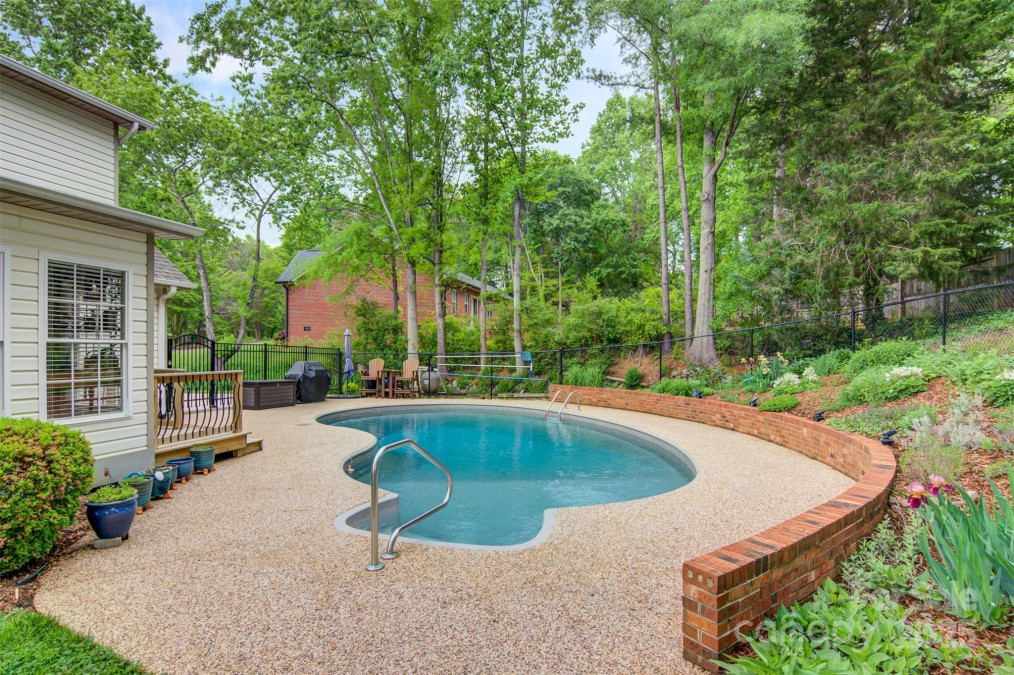 3022 8th Street Ct Hickory, NC 28601