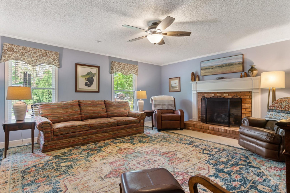 3022 8th Street Ct Hickory, NC 28601